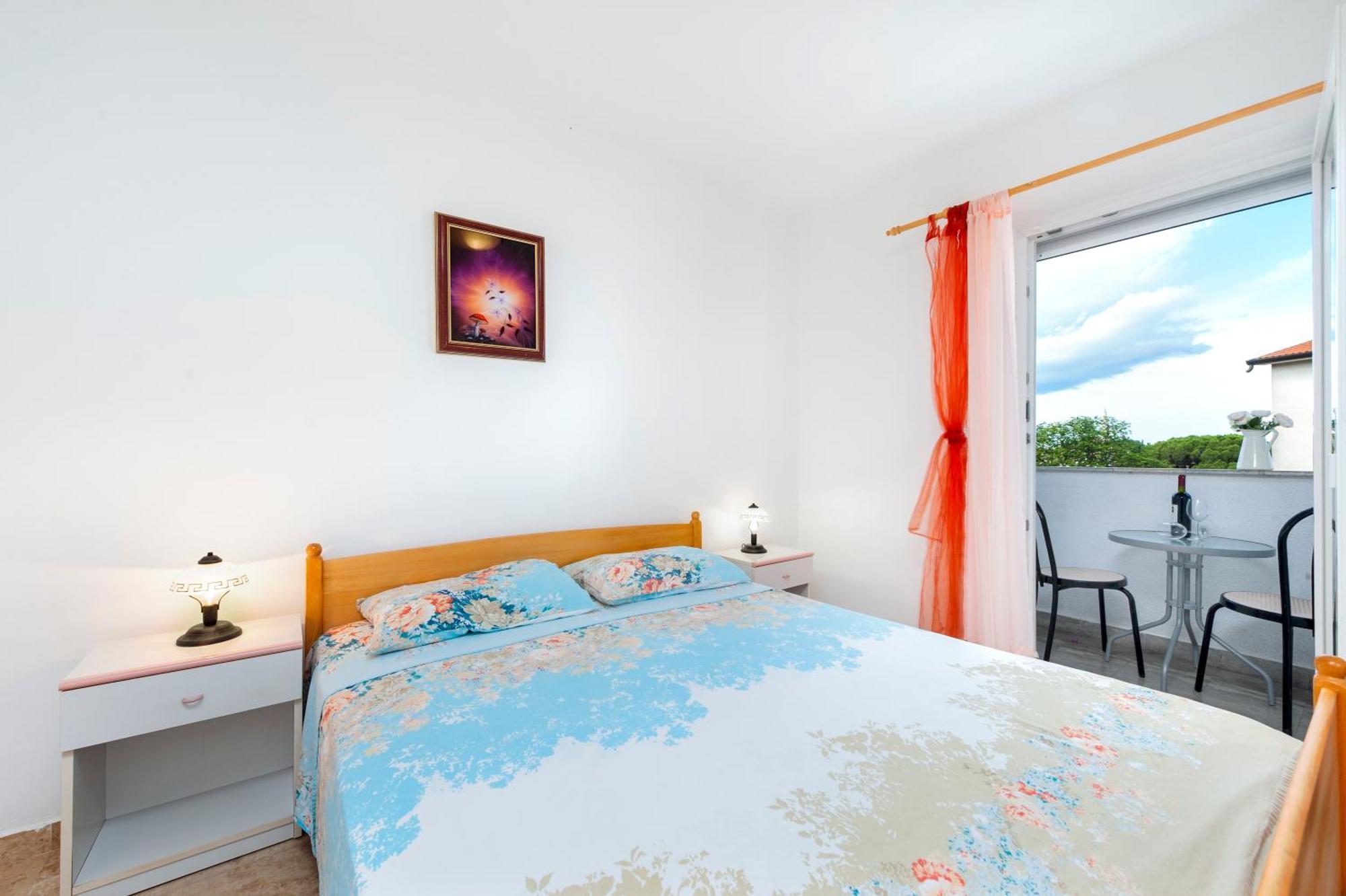 Luna Tsuki Two Aparthotel Rovinj Exterior photo