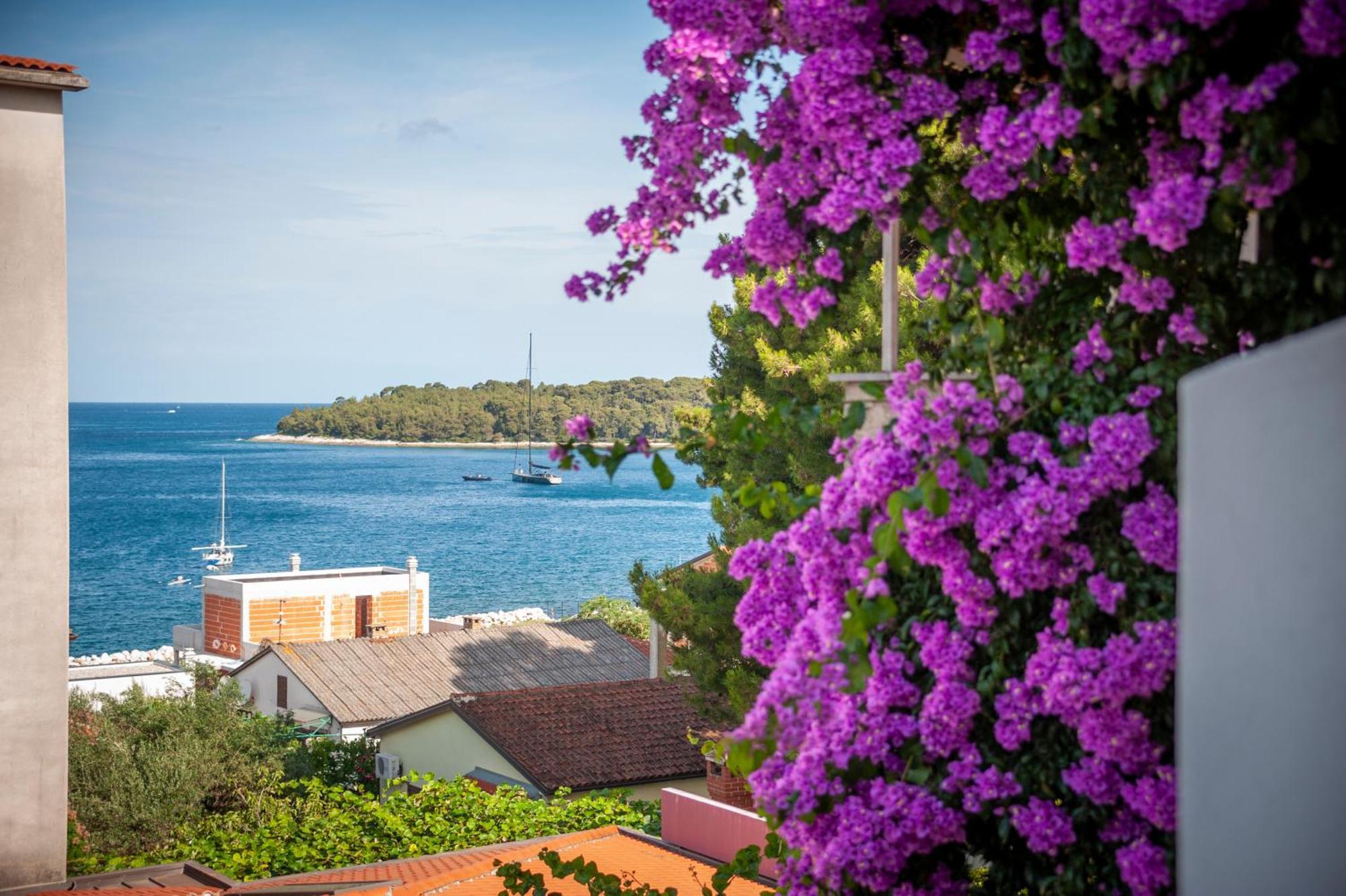 Luna Tsuki Two Aparthotel Rovinj Exterior photo